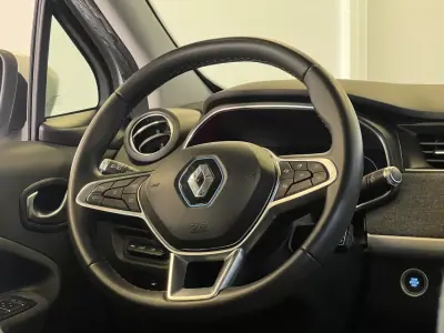 Renault Zoe 2020 - 13990 EUR, 145000 km - AUTO.MOTO.pt - 145000km - foto 16 de 52