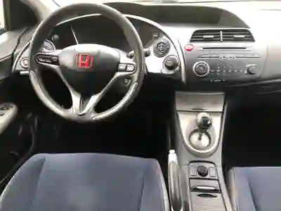 Honda Civic 2008 - 3500 EUR, 249000 km - AUTO.MOTO.pt - 249000km - foto 6 de 8
