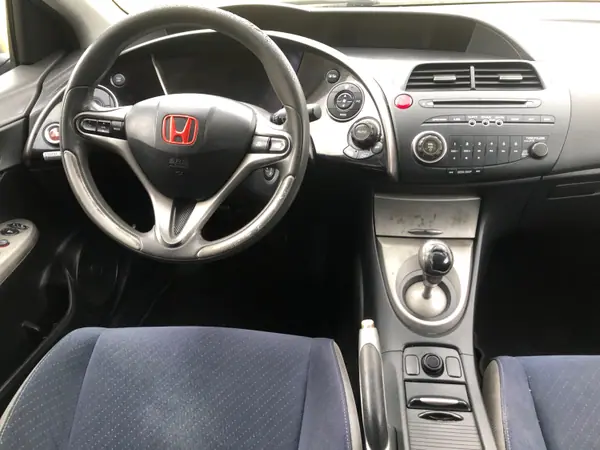 Honda Civic 2008 - 3500 EUR, 249000 km - AUTO.MOTO.pt - 249000km - foto 6 de 8