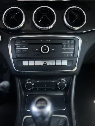 Mercedes-Benz CLA 180 2017 - 18500 EUR, 180800 km - AUTO.MOTO.pt - 180800km - foto 19 de 25