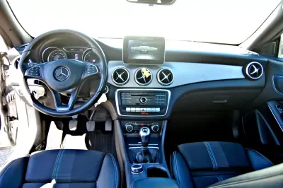 Mercedes-Benz CLA 180 2017 - 17500 EUR, 146355 km - AUTO.MOTO.pt - 146355km - foto 6 de 11
