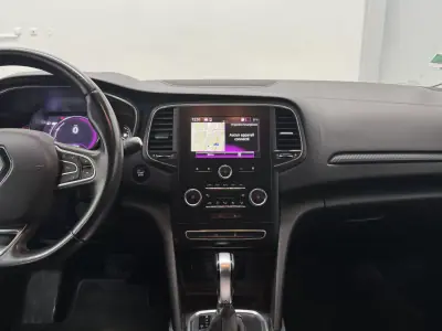Renault Mégane 2019 - 15990 EUR, 124000 km - AUTO.MOTO.pt - 124000km - foto 8 de 11