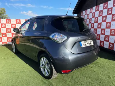 Renault Zoe 2019 - 13490 EUR, 67270 km - AUTO.MOTO.pt - 67270km - foto 4 de 21