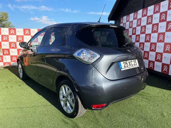 Renault Zoe 2019 - 13490 EUR, 67270 km - AUTO.MOTO.pt - 67270km - foto 4 de 21