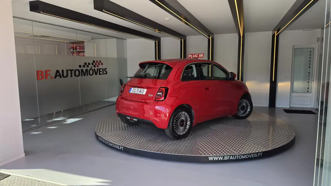 Fiat 500e 2023 - 16500 EUR, 19050 km - 19050km - foto 4 de 54