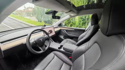 Tesla Model Y 2024 - 49950 EUR, 25000 km - AUTO.MOTO.pt - 25000km - foto 7 de 13