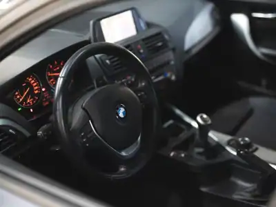 BMW 120 2012 - 12490 EUR, 230000 km - AUTO.MOTO.pt - 230000km - foto 12 de 17