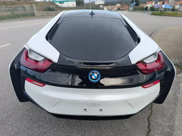 BMW i8 2016 - 71000 EUR, 140000 km - AUTO.MOTO.pt - 140000km - foto 9 de 25