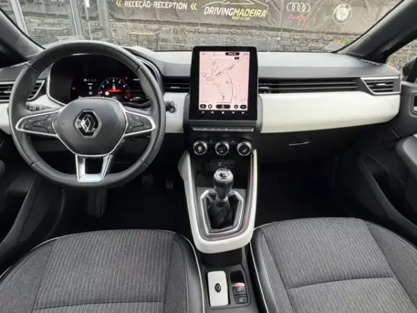 Renault Clio 2022 - 16900 EUR, 75000 km - AUTO.MOTO.pt - 75000km - foto 10 de 12
