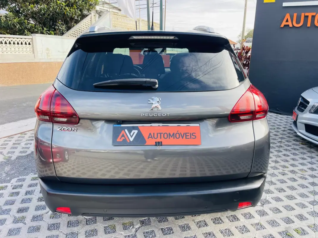 Peugeot 2008 2018 - 9950 EUR, 129292 km - AUTO.MOTO.pt - 129292km - foto 6 de 12
