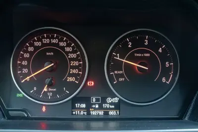 BMW 118 2013 - 14990 EUR, 190000 km - AUTO.MOTO.pt - 190000km - foto 18 de 20
