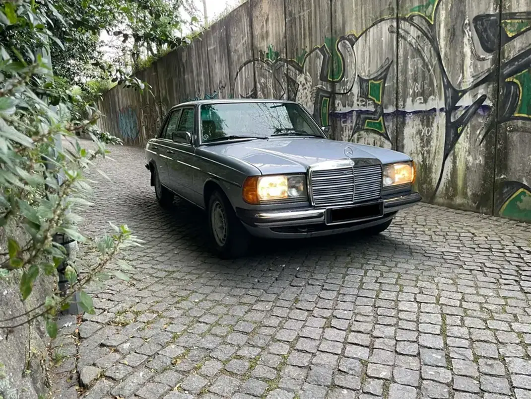 Mercedes-Benz 300 1982 - 13900 EUR, 233000 km - 233000km - foto 29 de 32