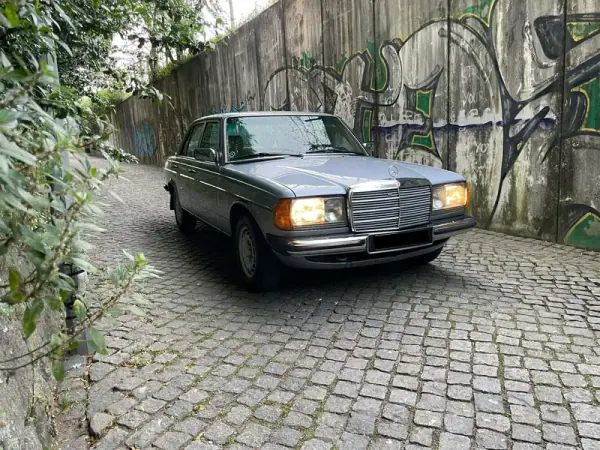 Mercedes-Benz 300 1982 - 13900 EUR, 233000 km - AUTO.MOTO.pt - 233000km - foto 29 de 32