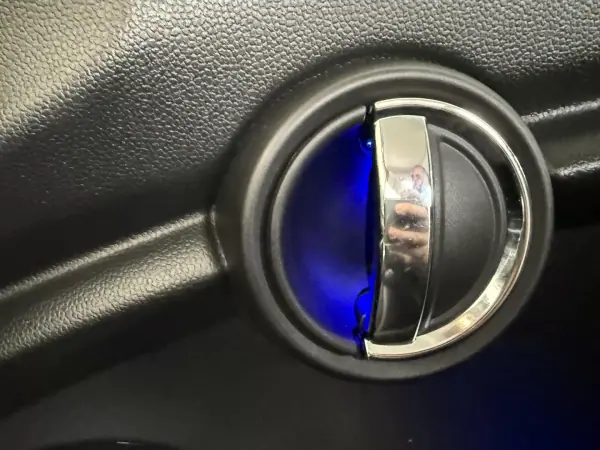 MINI One 2016 - 11900 EUR, 133000 km - AUTO.MOTO.pt - 133000km - foto 76 de 86