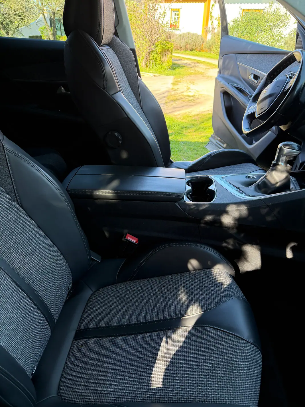 Peugeot 3008 2018 - 15000 EUR, 230000 km - AUTO.MOTO.pt - 230000km - foto 10 de 10