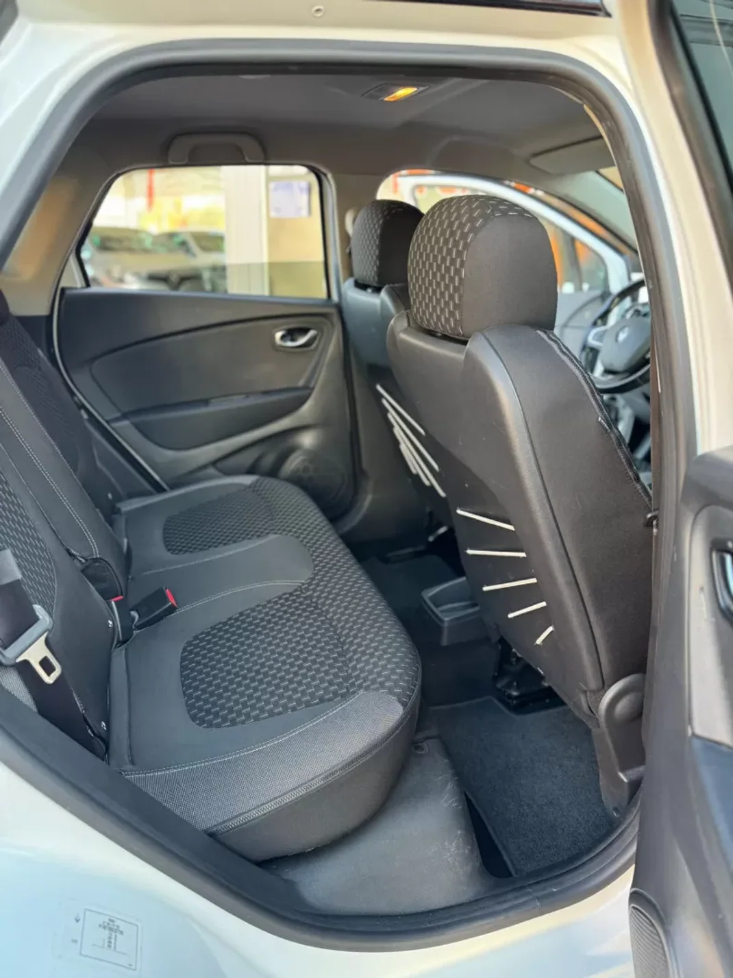 Renault Captur 2019 - 17250 EUR, 82289 km - AUTO.MOTO.pt - 82289km - foto 26 de 27
