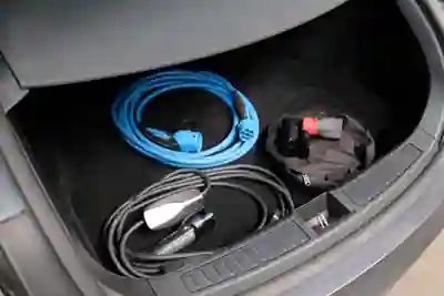 Tesla Model S 2015 - 27900 EUR, 126000 km - AUTO.MOTO.pt - 126000km - foto 8 de 10