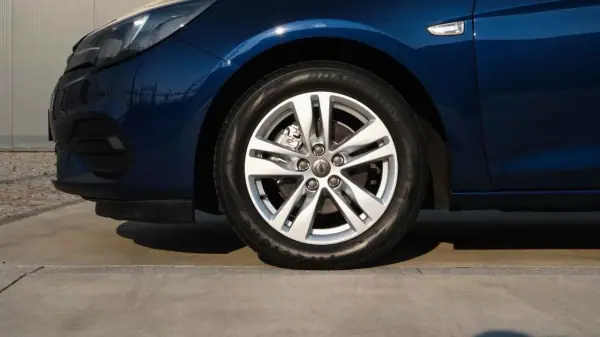 Opel Astra Sports Tourer 2020 - 12999 EUR, 97000 km - AUTO.MOTO.pt - 97000km - foto 3 de 25