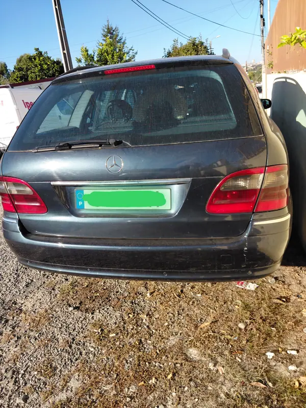 Mercedes-Benz E 220 2003 — foto 2 de 9