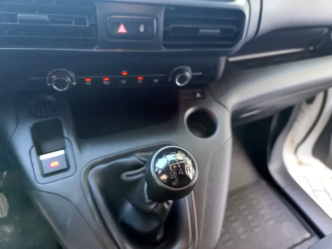 Peugeot Partner 1.6 HDI , 3 Lug. , Iva Dedutivel 2019 - 12480 EUR, 131000 km - AUTO.MOTO.pt - 131000km - foto 22 de 29