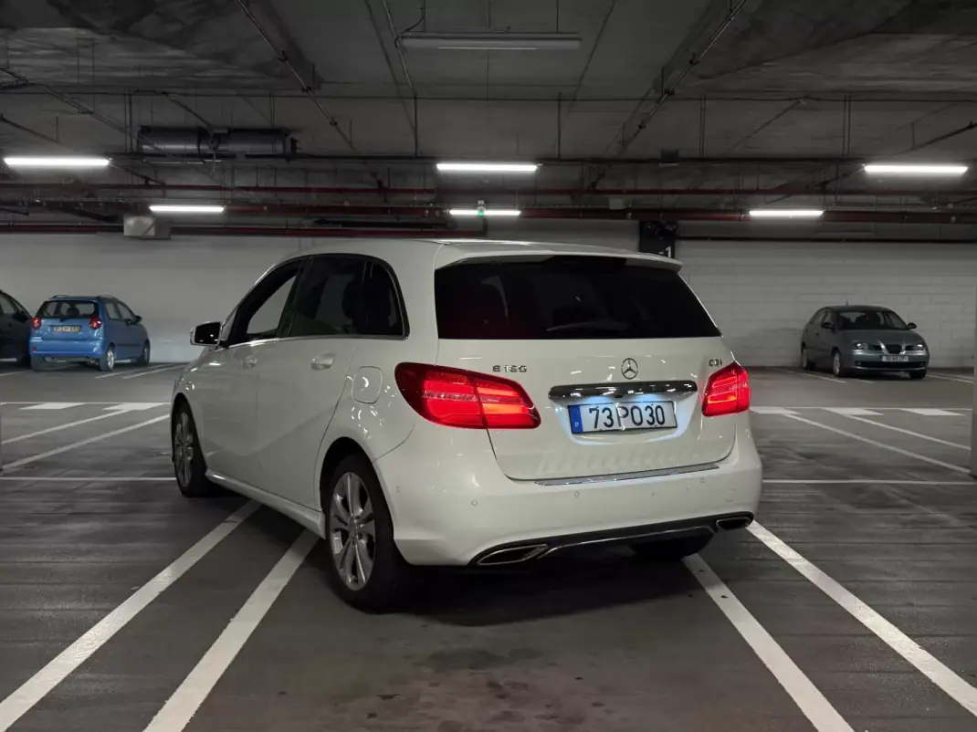 Mercedes-Benz B 180 2015 - 12000 EUR, 198400 km - AUTO.MOTO.pt - 198400km - foto 3 de 10