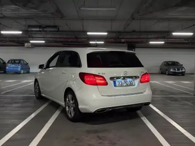Mercedes-Benz B 180 2015 - 12000 EUR, 198400 km - AUTO.MOTO.pt - 198400km - foto 3 de 10