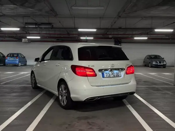 Mercedes-Benz B 180 2015 - 12000 EUR, 198400 km - AUTO.MOTO.pt - 198400km - foto 3 de 10