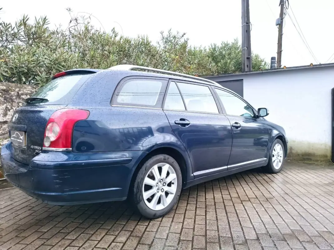 Toyota Avensis 2006 - 4999 EUR, 360000 km - AUTO.MOTO.pt - 360000km - foto 5 de 12