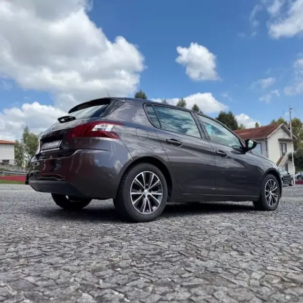 Peugeot 308 2015 - 9900 EUR, 131000 km - AUTO.MOTO.pt - 131000km - foto 3 de 14