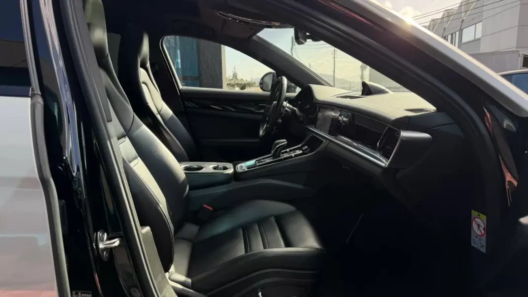 Porsche Panamera Sport Turismo 2018 - 72900 EUR, 99200 km - AUTO.MOTO.pt - 99200km - foto 13 de 16