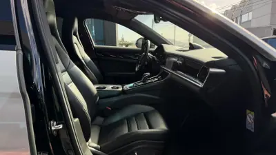 Porsche Panamera Sport Turismo 2018 - 72900 EUR, 99200 km - AUTO.MOTO.pt - 99200km - foto 13 de 16