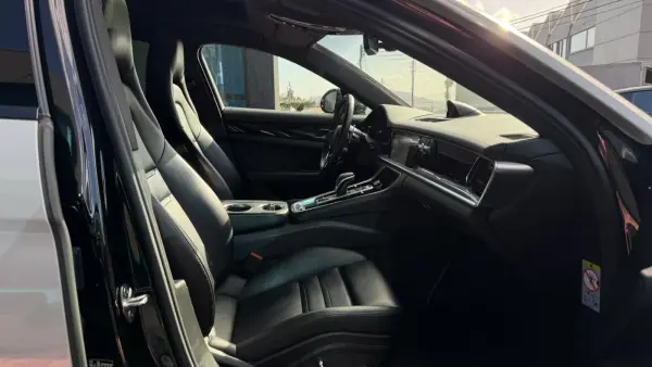 Porsche Panamera Sport Turismo 2018 - 72900 EUR, 99200 km - AUTO.MOTO.pt - 99200km - foto 13 de 16