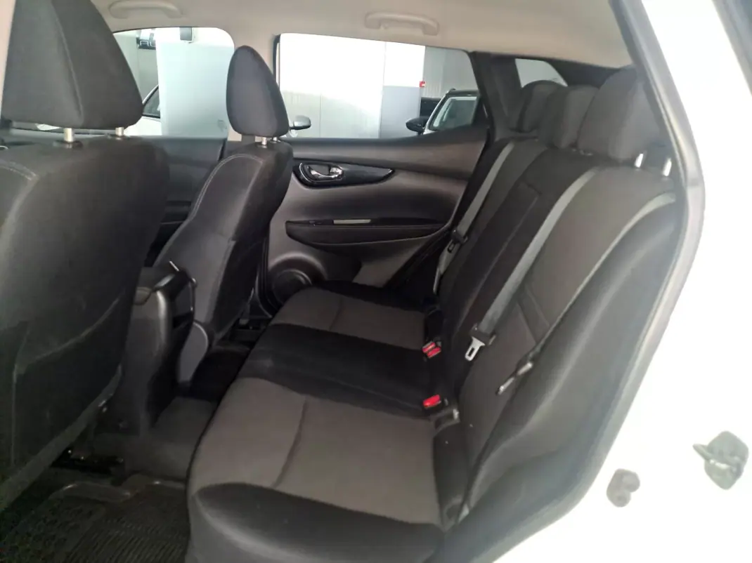 Nissan Qashqai 2015 - 12990 EUR, 104000 km - 104000km - foto 16 de 22