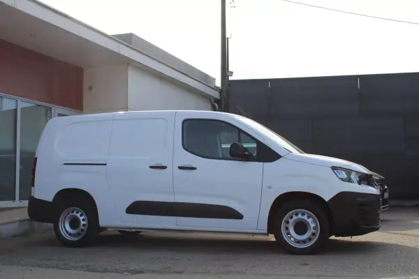 Peugeot Partner 1.5 BlueHDI Premium Longa 2020 - 14990 EUR, 176000 km - AUTO.MOTO.pt - 176000km - foto 4 de 18