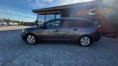 Peugeot 308 SW 2018 - 13990 EUR, 135000 km - AUTO.MOTO.pt - 135000km - foto 2 de 15