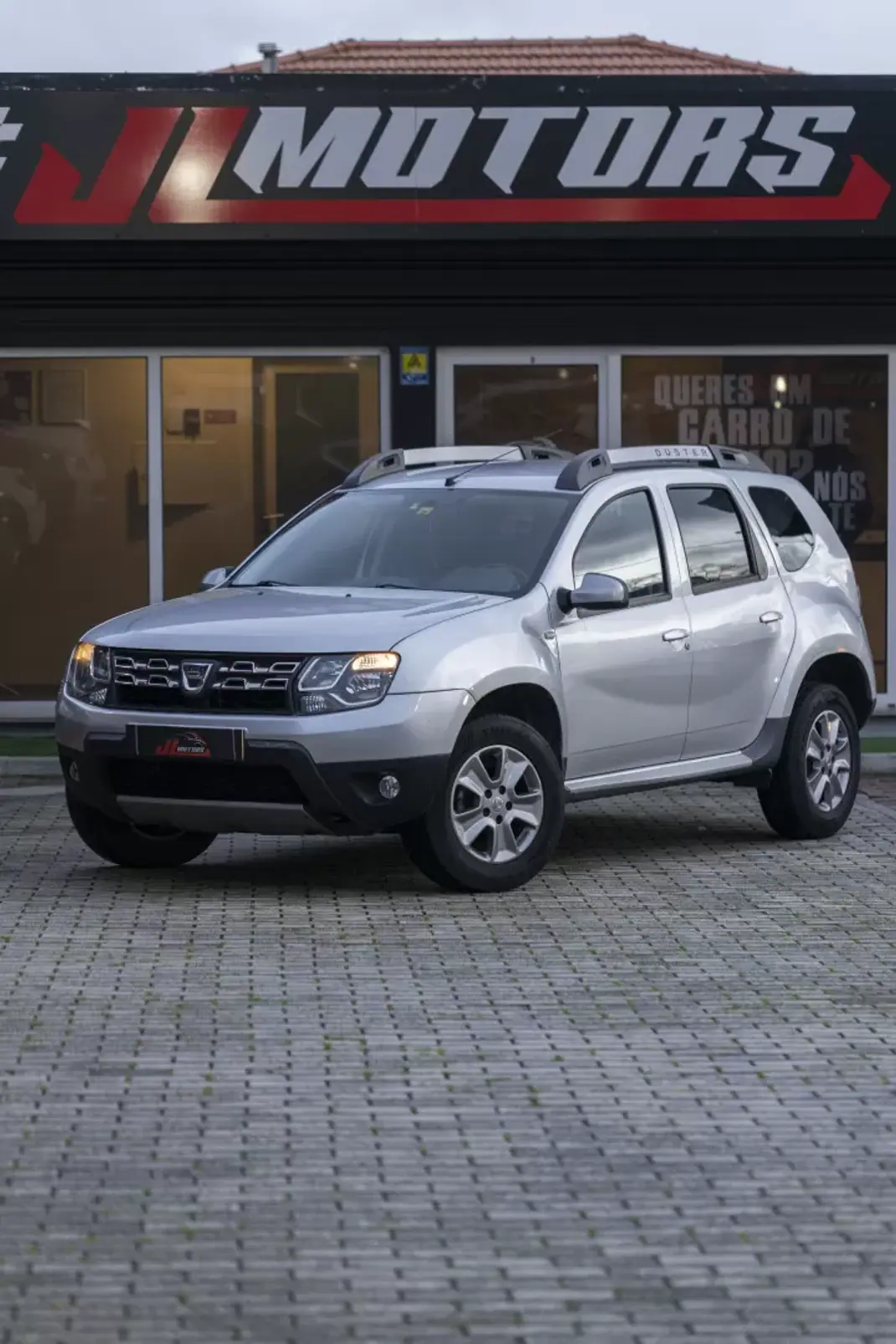 Dacia Duster 2015 - 10900 EUR, 150410 km - AUTO.MOTO.pt - 150410km - foto 2 de 33