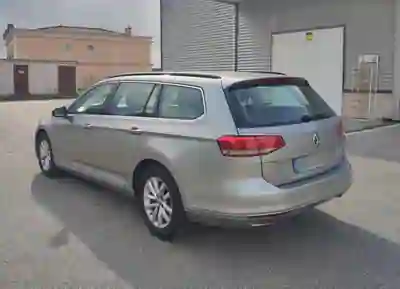 Volkswagen Passat Variant 2015 - 13750 EUR, 203000 km - AUTO.MOTO.pt - 203000km - foto 6 de 18