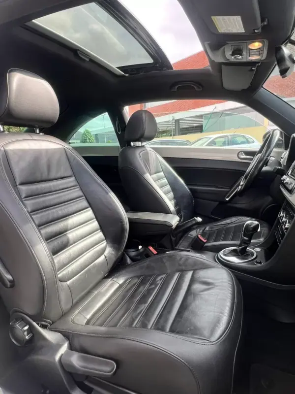 Volkswagen New Beetle 2014 - 16500 EUR, 203975 km - AUTO.MOTO.pt - 203975km - foto 8 de 9