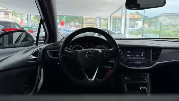 Opel Astra Sports Tourer 2019 - 10750 EUR, 156084 km - AUTO.MOTO.pt - 156084km - foto 14 de 26