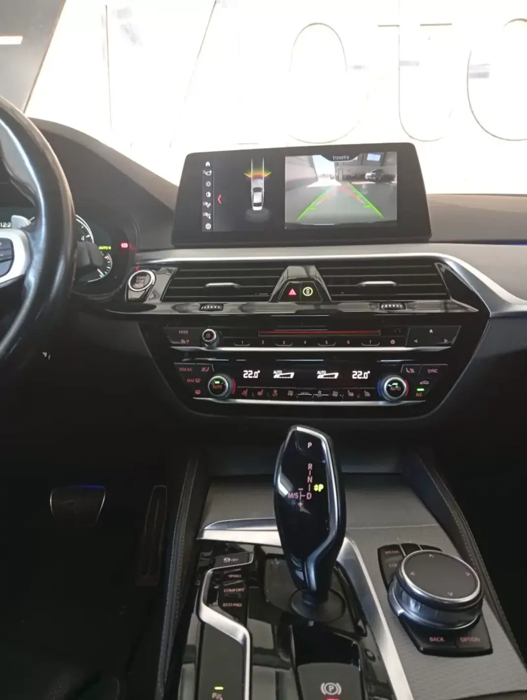 BMW 520 2017 - 33950 EUR, 225000 km - AUTO.MOTO.pt - 225000km - foto 13 de 21