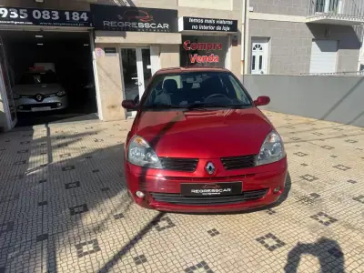 Renault Clio 2005 — photo 2 of 23