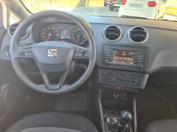 SEAT Ibiza 2017 - 10990 EUR, 93000 km - AUTO.MOTO.pt - 93000km - foto 11 de 17