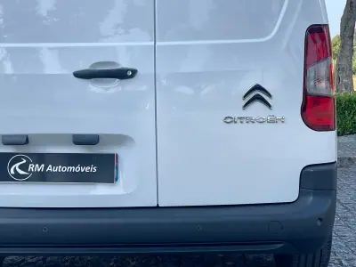 Citroën Berlingo 2021 - 12300 EUR, 118000 km - AUTO.MOTO.pt - 118000km - foto 17 de 38