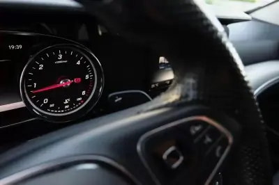 Mercedes-Benz E 220 2017 - 25000 EUR, 168000 km - AUTO.MOTO.pt - 168000km - foto 20 de 30