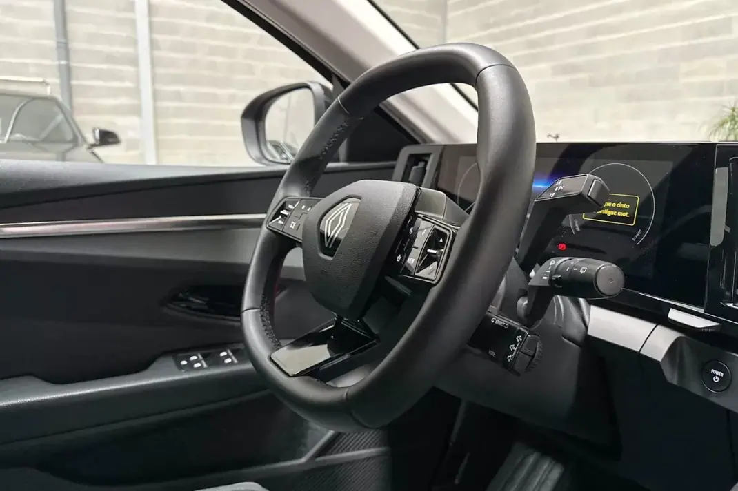 Renault Mégane E-Tech 2022 - 22450 EUR, 57733 km - AUTO.MOTO.pt - 57733km - foto 31 de 40