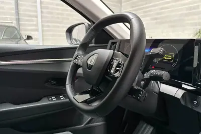 Renault Mégane E-Tech 2022 - 22450 EUR, 57733 km - AUTO.MOTO.pt - 57733km - foto 31 de 40