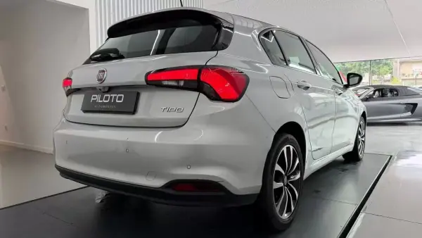 Fiat Tipo Sedan 2016 - 8990 EUR, 194768 km - AUTO.MOTO.pt - 194768km - foto 9 de 25