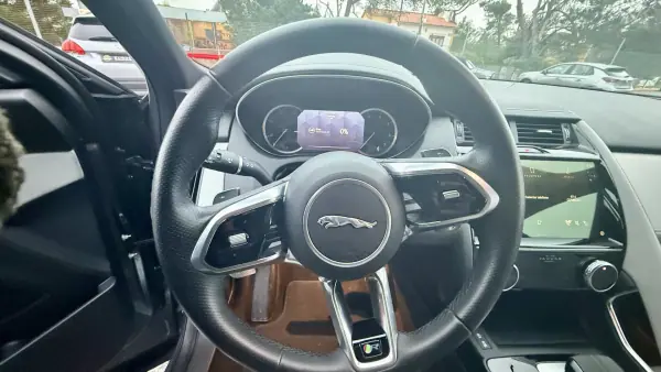 Jaguar E-Pace 2023 - 45500 EUR, 40380 km - AUTO.MOTO.pt - 40380km - foto 6 de 38