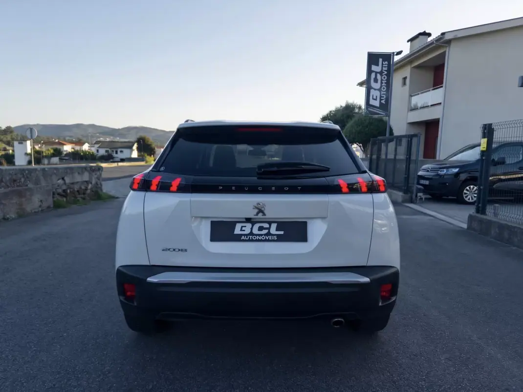 Peugeot 2008 2021 - 16990 EUR, 130000 km - 130000km - foto 6 de 45