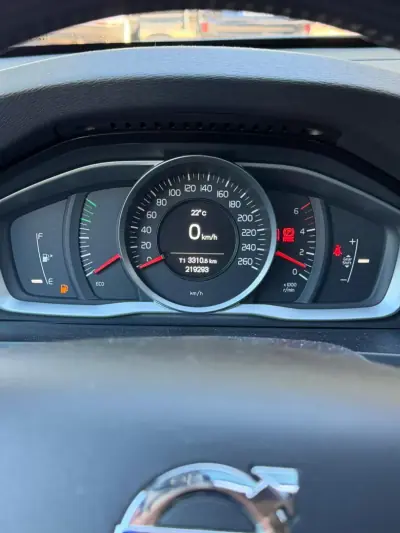 Volvo V60 2014 - 8900 EUR, 219293 km - 219293km - foto 11 de 13